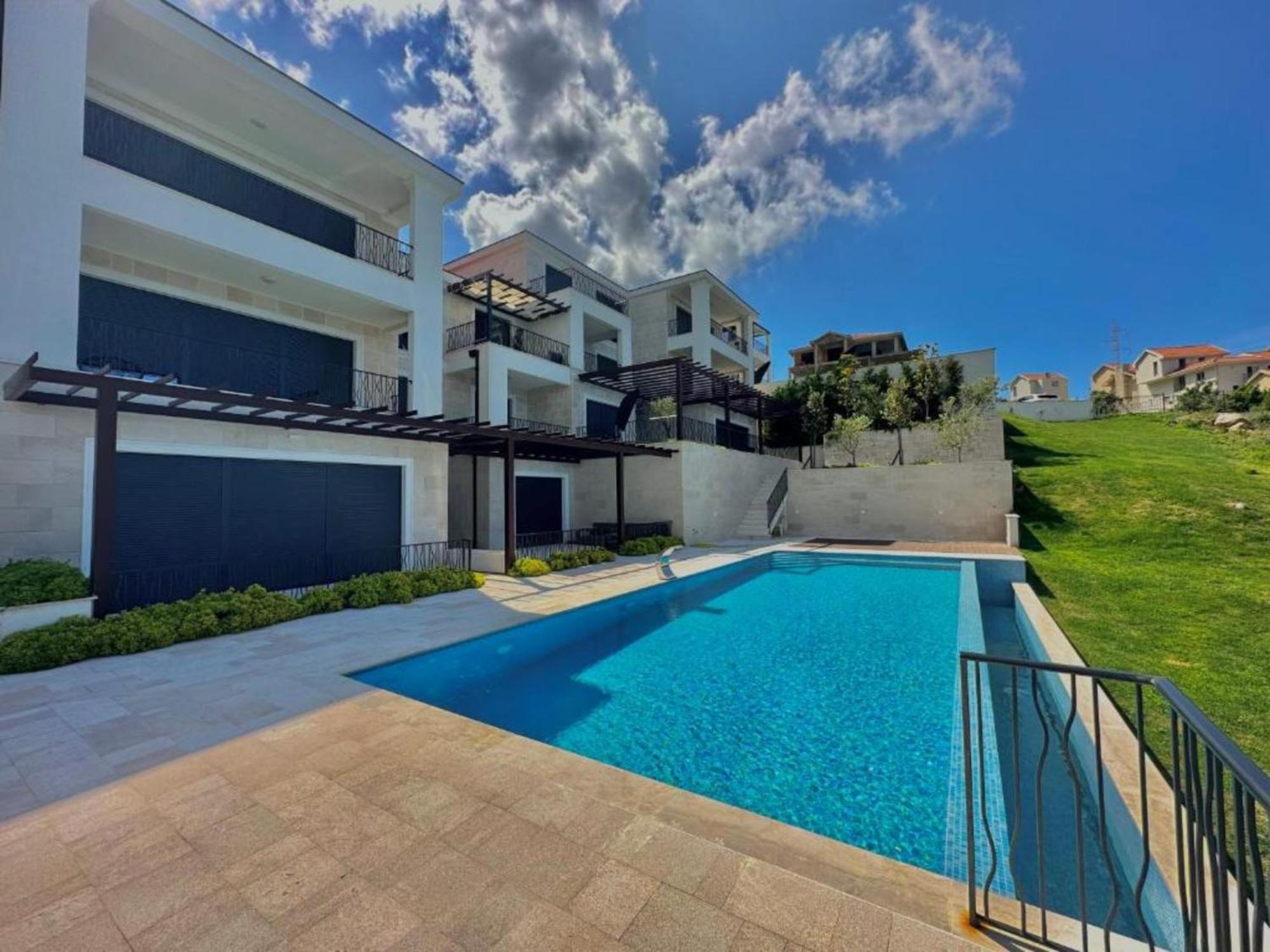 Magic View - With Pool Apartment
